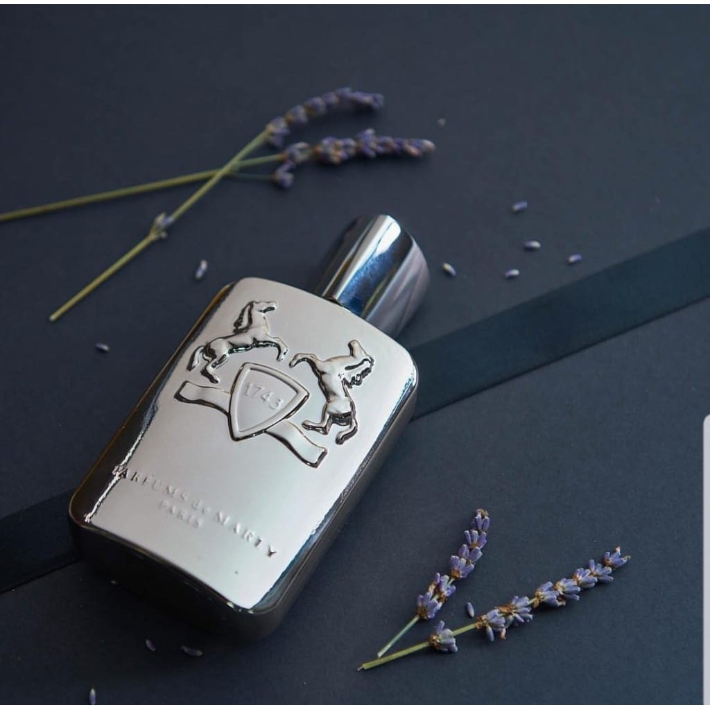 My perfume obsession is real! I just got my hands on a new scent and I am OBSESSED! From the opening notes of Almond to the final dry down, this fragrance is a masterpiece! Layered with Lavender, Bergamot, Vanilla, and Wood, it's a perfect blend of elegance and sophistication. And let me tell you, women LOVE IT! It's definitely worth adding to your collection for formal events all year round. With a longevity of 10+ hours and a moderate projection, this scent is sure to make an impact. I'm giving it a solid 8/10 - if only the Amber note was stronger, it'd be my top pick!