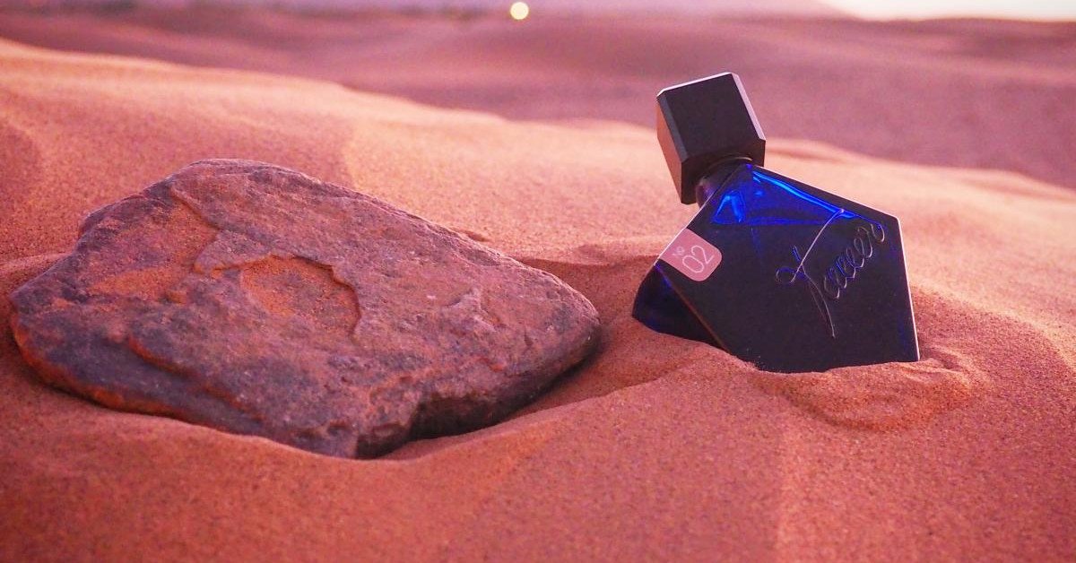 The scent of redemption! Who else has fallen for a perfume at first sniff but later developed a love-hate relationship with it? For me, it was a certain spicy blend that initially hit my senses as too licorice-y and bitter on paper. But when I applied it to skin, the coriander note took center stage, followed by a warm, sweet amber-cedar dry down. The staying power is impressive and the projection is perfect for making an entrance! Now I can imagine this scent shining in the fall - what's your experience with perfumes that grow on you over time?