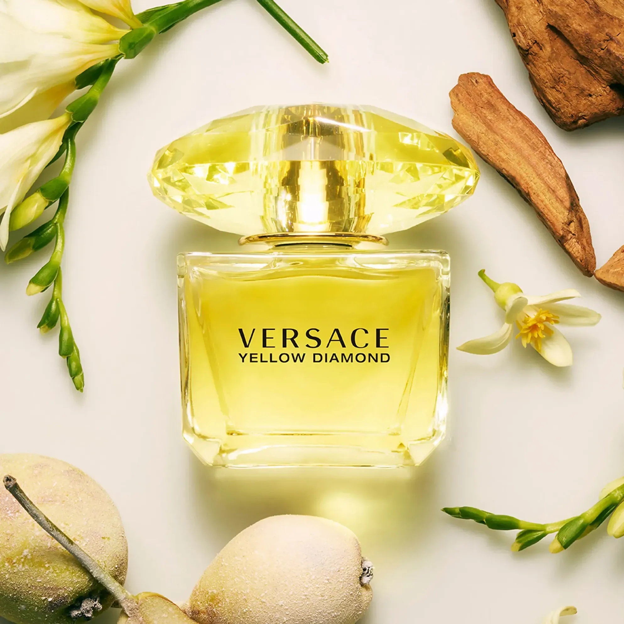 Perfume enthusiast alert! It sounds like you're loving our latest Versace scent! We totally get why you'd compare it to Daisy - it's got that fresh, floral vibe going on, but with a unique green twist that sets it apart. You're not alone in your love for Yellow Diamond and Crystal Noir either, those are fan favorites among our crew too! As for Bright Crystal, we get why it might not be everyone's cup of tea - but hey, to each their own, right? What do you love most about this new scent? Is there anything that draws you back to it time and again? Let us know in the comments below!